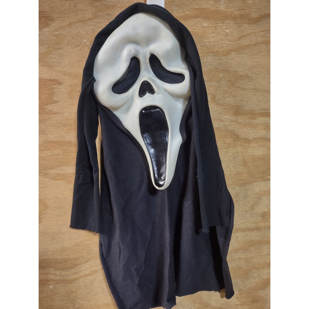 Fun World Div Gen 1 Vintage Ghostface Mask Mid 90's Scream Glow in the Dark